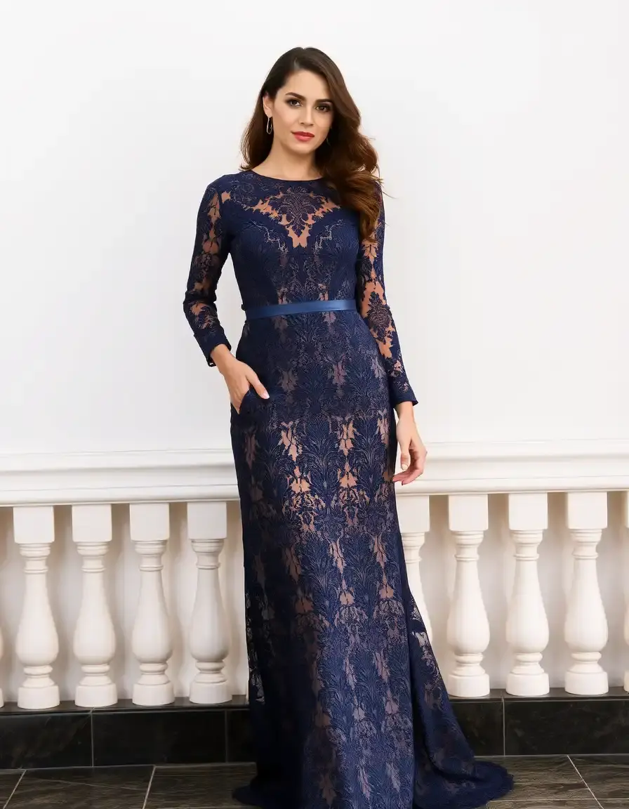 Vestido de cóctel de encaje en azul marino sobre modelo