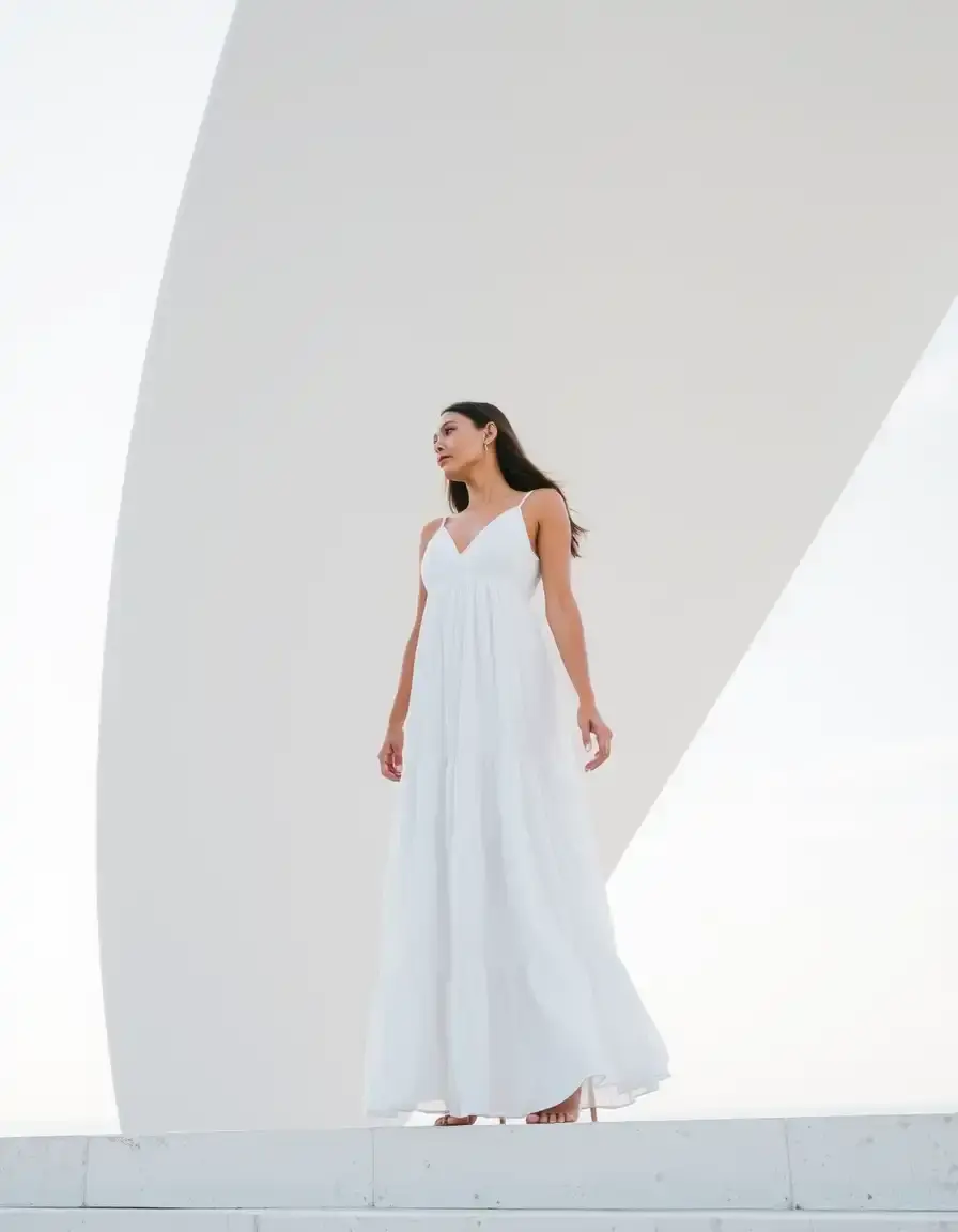 Vestido blanco largo de capas o niveles