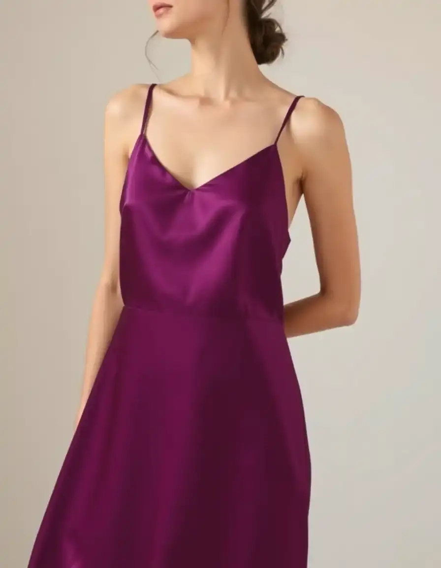 Vestido slip satinado minimalista