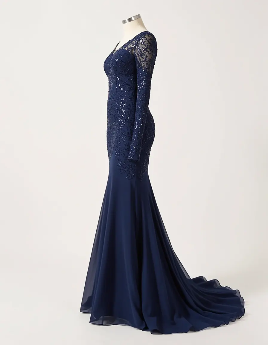 Vestido elegante corte sirena azul marino en maniquí