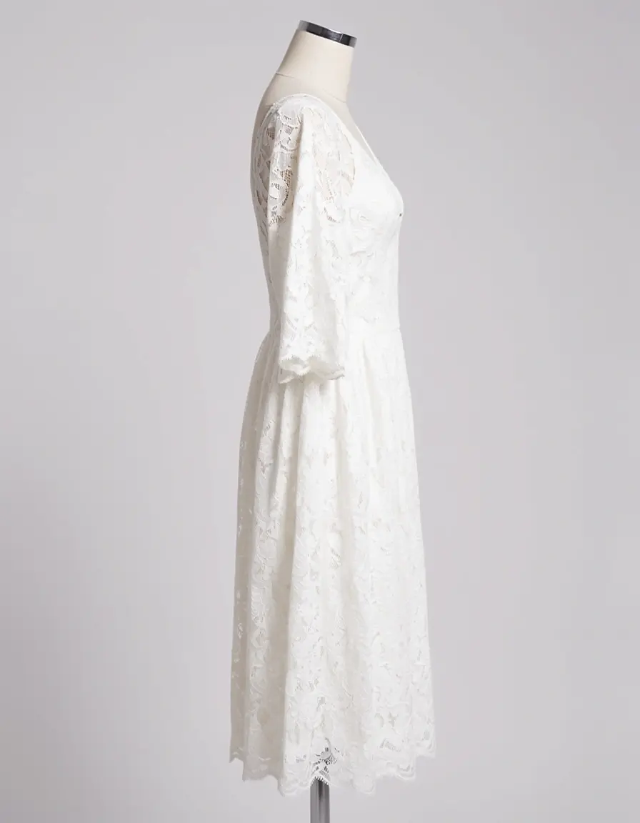 Vestido de encaje blanco para niñas vista lateral