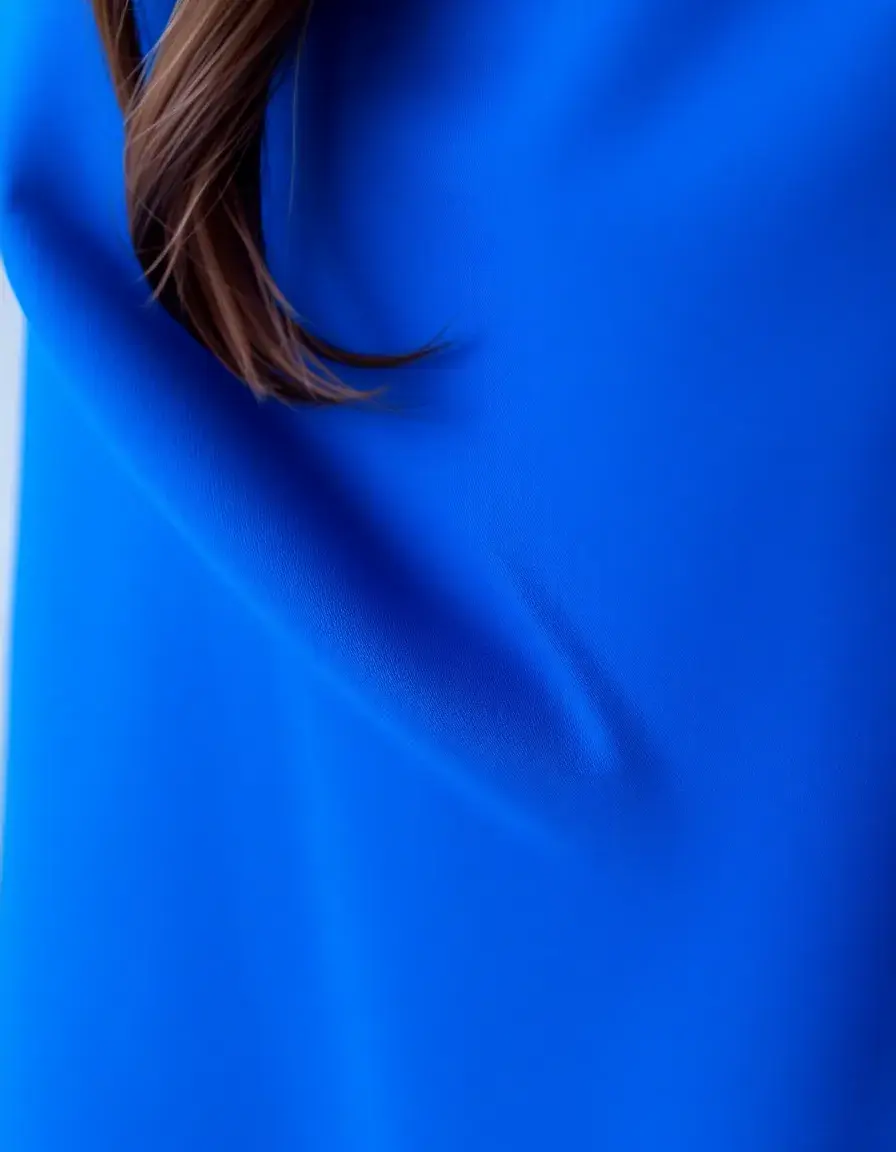 Vestido corto de corte recto azul elegante